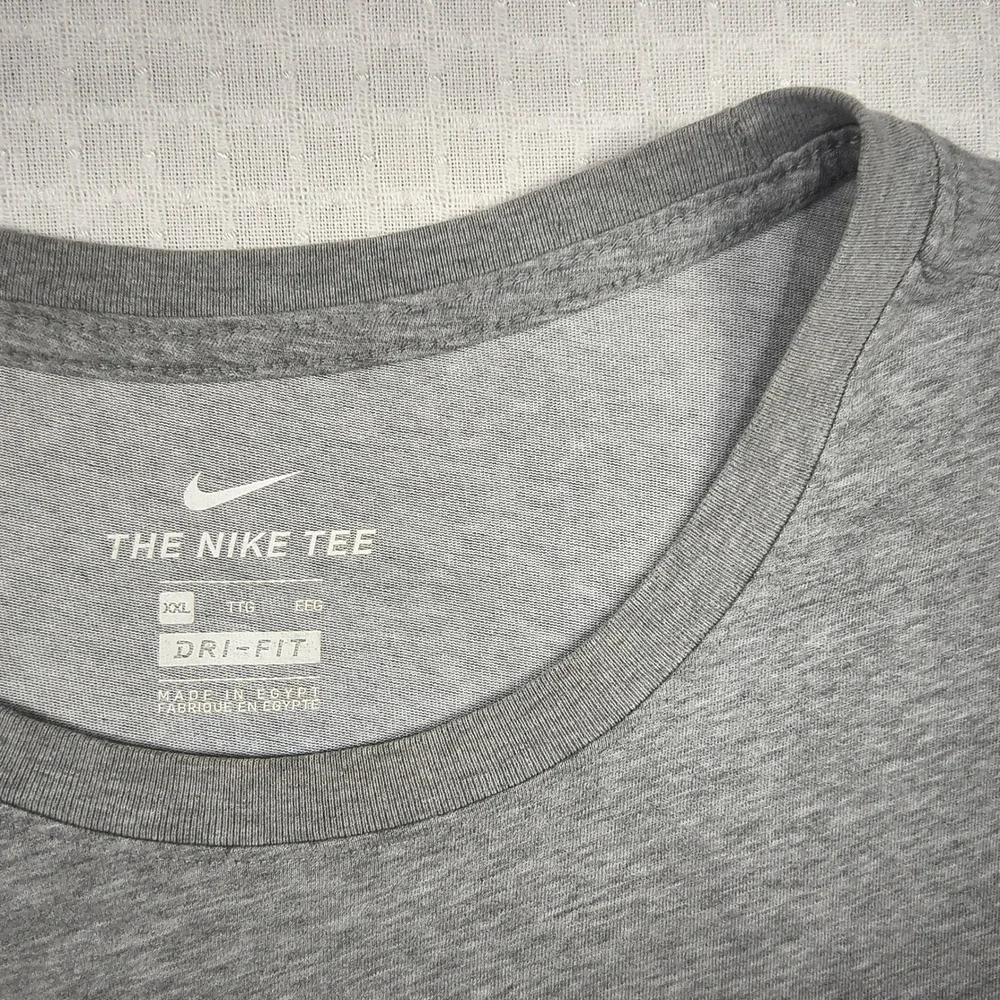 Nike Dri-Fit Mens XXL Gray Short Sleeve Graphic Swoosh T-Shirt Training Gym Tee